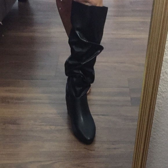 Dana , up to knee boots - Picture 4 of 10